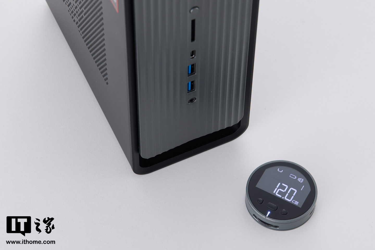 Lenovo NUC AI Max+395 size comparison